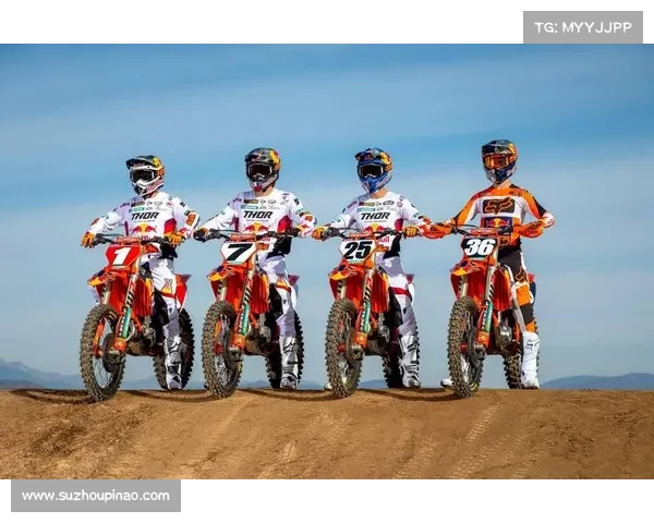 越野车比赛照片、越野赛事震撼图片集，捕捉赛车飞跃障碍瞬间与尘土飞扬的壮观场面